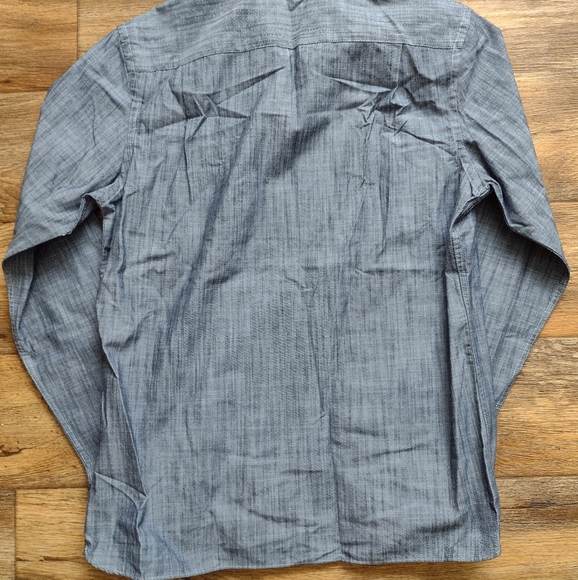 Button up dress shirt - Picture 2 of 3